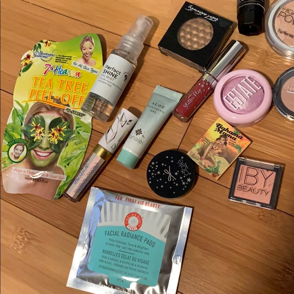 Makeup bundle - Picture 3 of 3